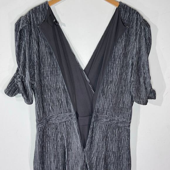 ANTHROPOLOGIE GREYLIN Silver Metallic Crinkle Wide Leg Jumpsuit large - Picture 8 of 9